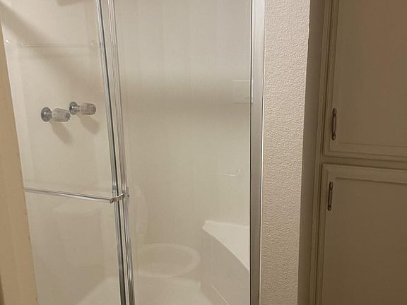 4th image of 1927 E Hampton Ave Unit 107