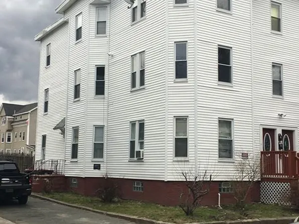 18 Walnut St, Brockton, MA 02301