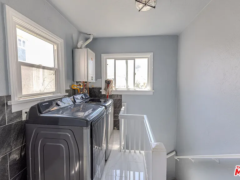 1067 S Sycamore Ave — Photo 29