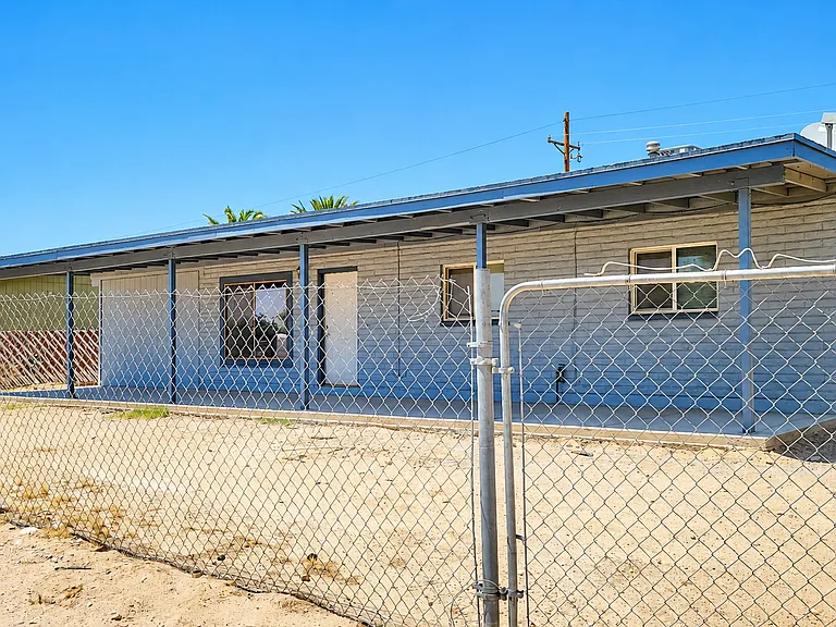 9210 W Bruce St — Photo 1