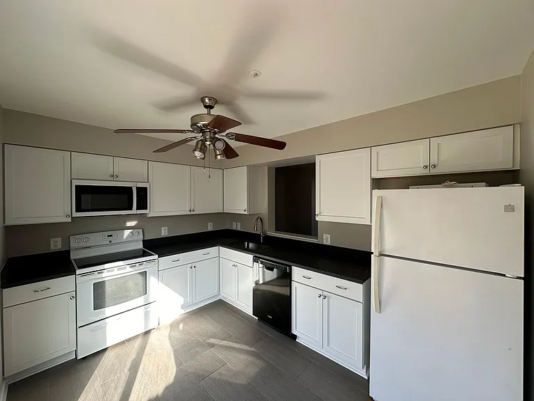 784 Medinah Cir — Photo 2