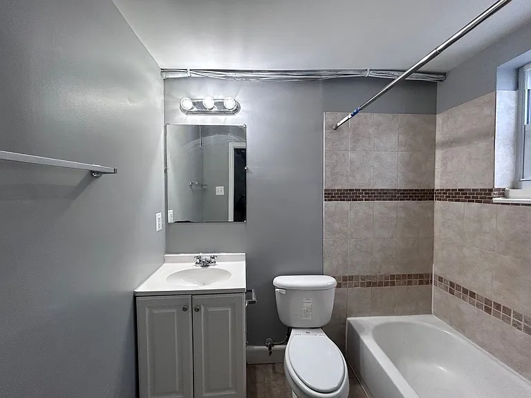 1053 N Kenwood Ave — Photo 12