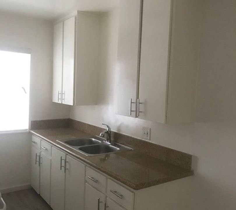 2nd image of 3626 Keystone Ave APT 08