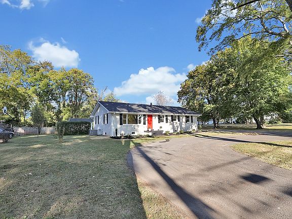 3rd image of 503 Kingwood Dr