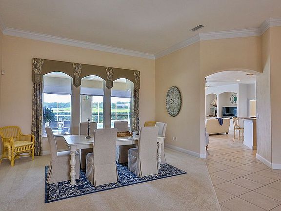 4th image of 1063 Hampstead Ln