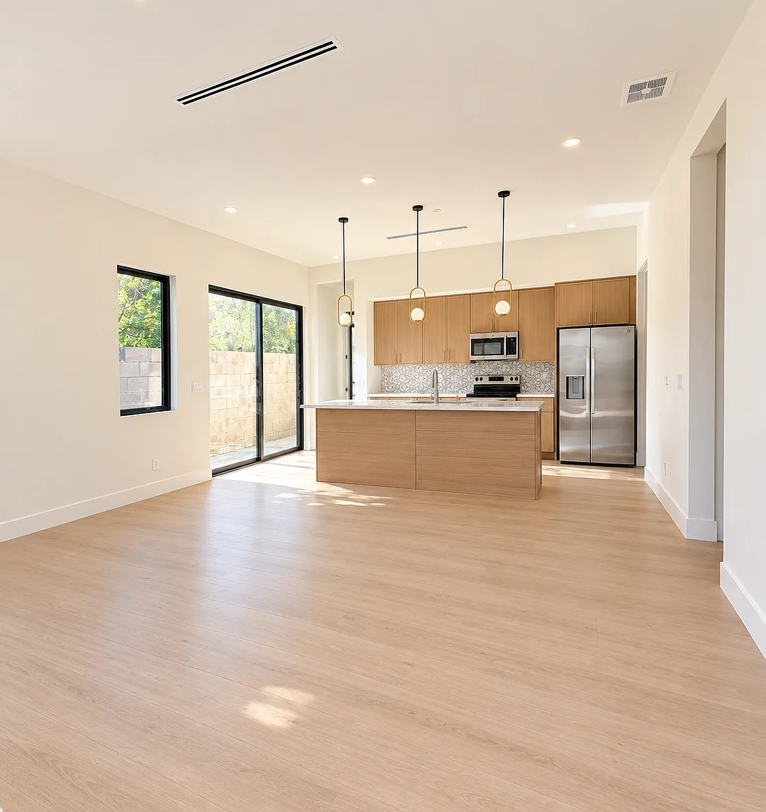5 bed, 2500 sqft, $6,500 — Photo 1
