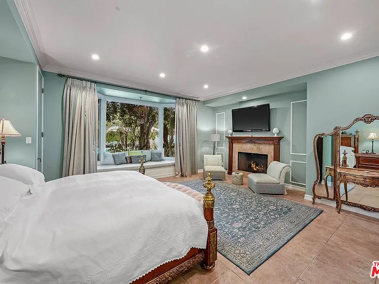 717 N Rodeo Dr — Photo 18