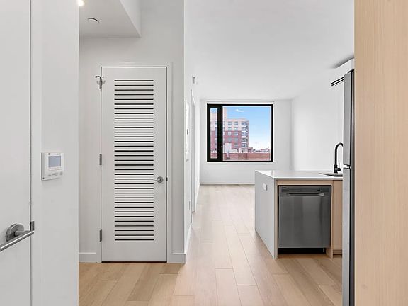 5th image of 15310 88th Ave #800