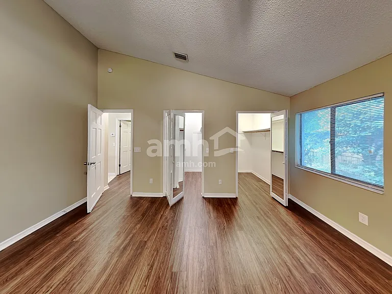4615 Tiffany Woods Cir — Photo 13
