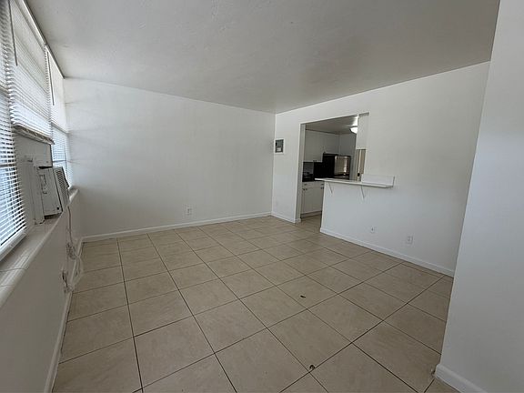 2nd image of 4611 S Congress Ave #5b50ff44f