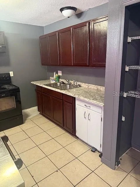 4 bed, 2.0 bath, 1368 sqft, $2,400 — Photo 3