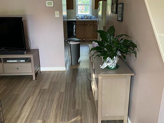 5th image of 211 Stull Ct