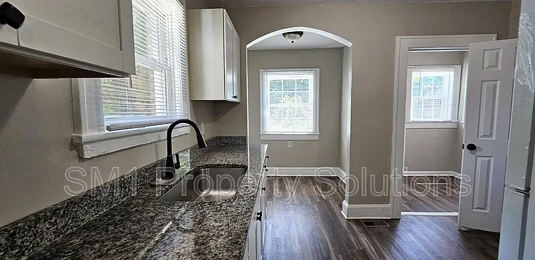 1215 Arlington St — Photo 6