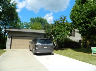 2383 Merry Creek Ct, Green Bay, WI 54311