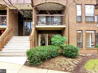 11216 Chestnut Grove Sq APT 120, Reston, VA 20190
