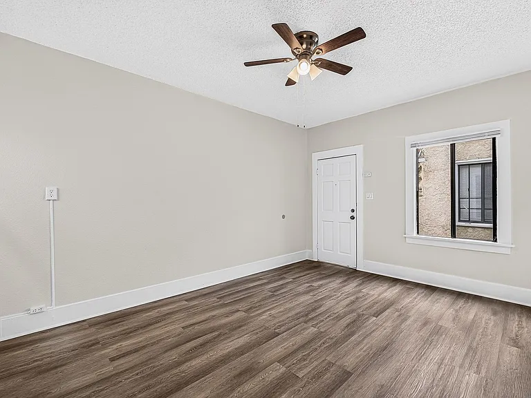 1074 Obispo Ave — Photo 6