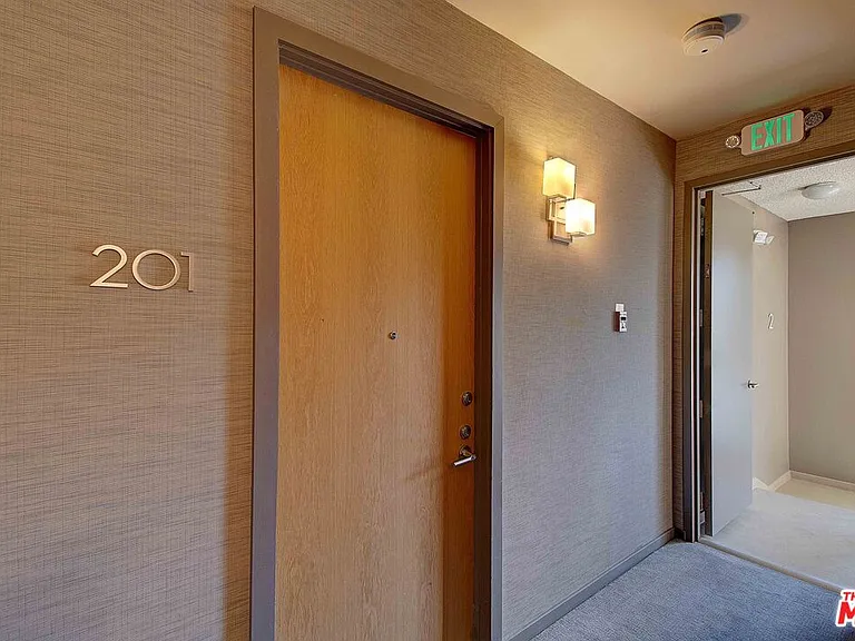 2324 S Beverly Glen Blvd #201 — Photo 32