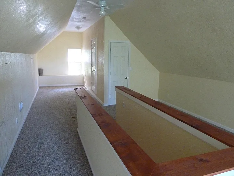 3916 Clark Ave — Photo 7
