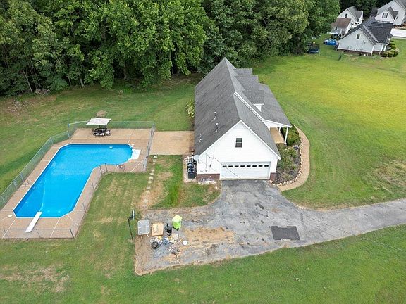 2nd image of 455 McLillie Ln