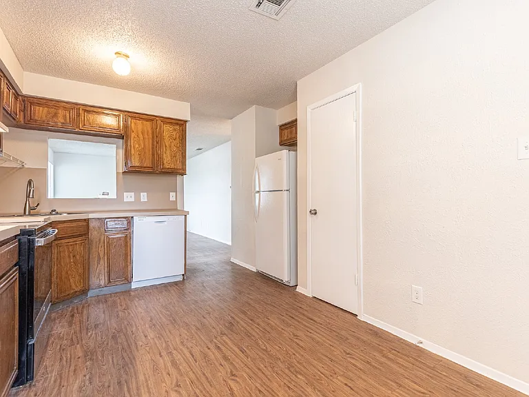 323 W William Cannon Dr #B — Photo 14