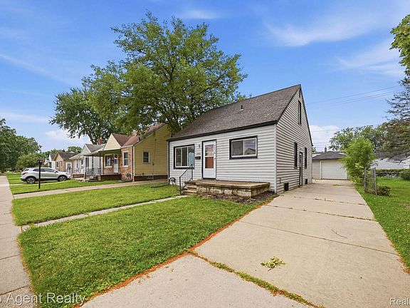 2nd image of 28553 Pinehurst St
