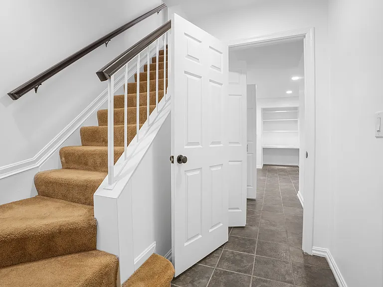 423 McDaniel Dr — Photo 36