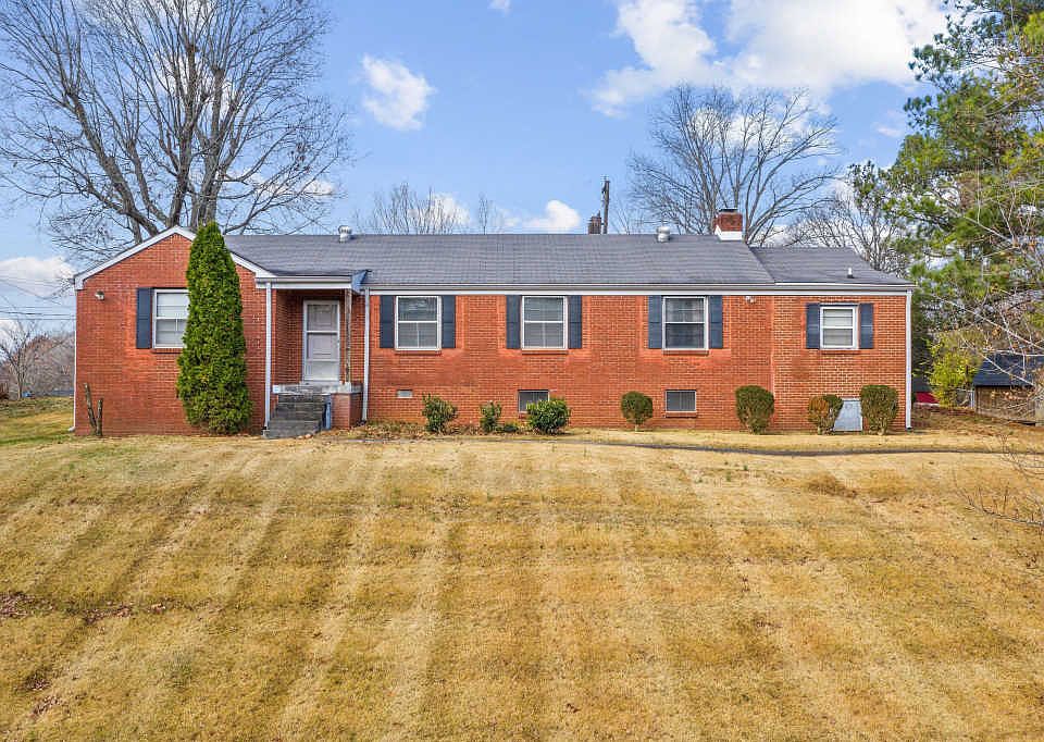 1st image of 733 Everett Dr