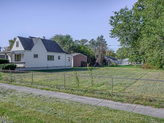 2nd image of 2045 La France St
