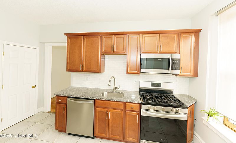 5th image of 352 State Street APT 1B