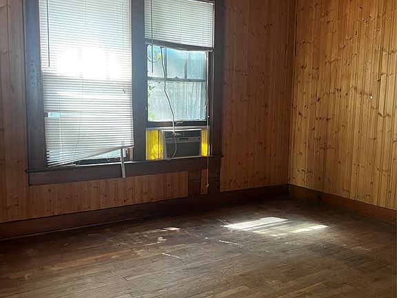 3rd image of 1011 W Walker St