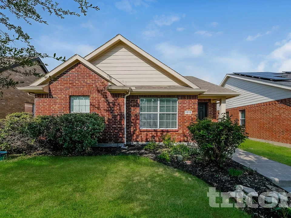 1312 Honeywood Ln