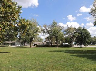 216 S Bond St, Altamont, IL 62411