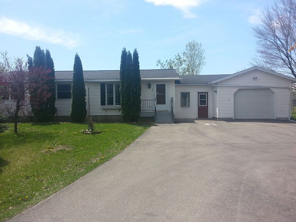 beautiful home and yard