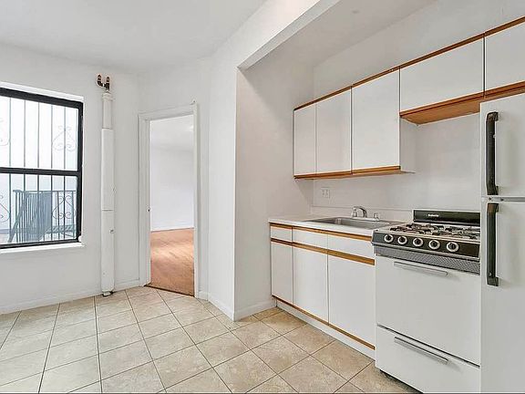 3rd image of 302 Mott St APT 40