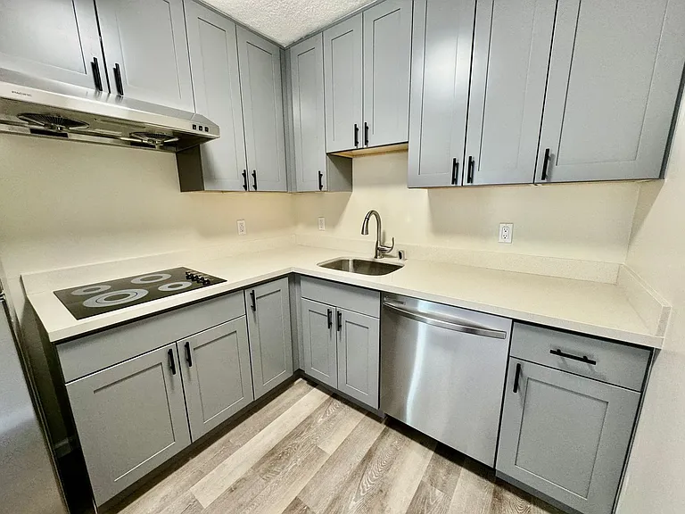 543 Buena Vista Ave West — Photo 3