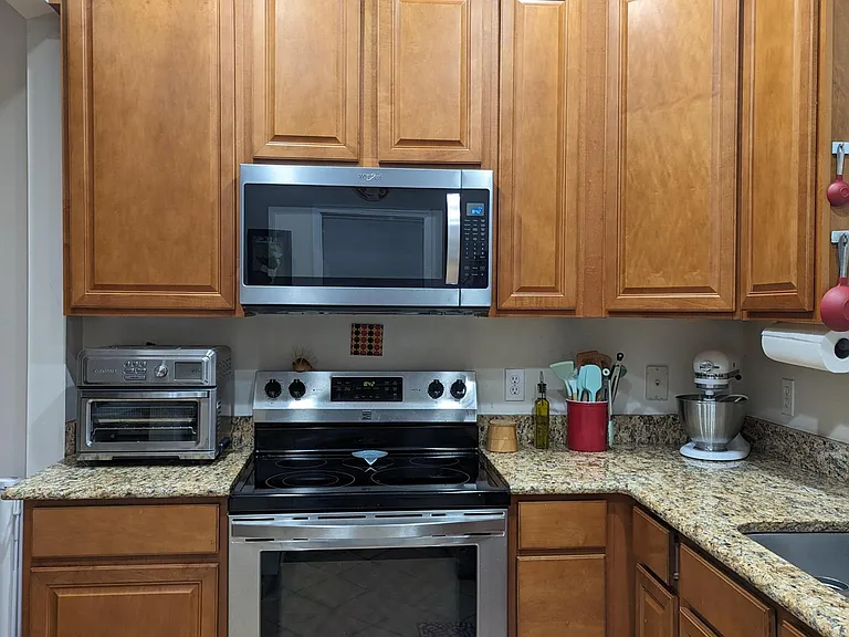 817 E Davie St — Photo 9