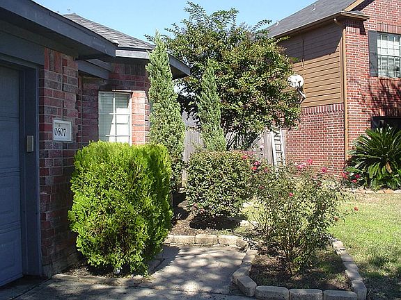 SIDEWALK TO FRONT DOOR