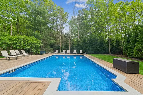 21 Fernwood Dr Photo 1