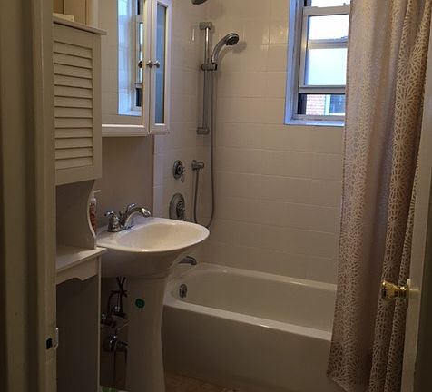 5th image of 32 Cathedral Ave #5