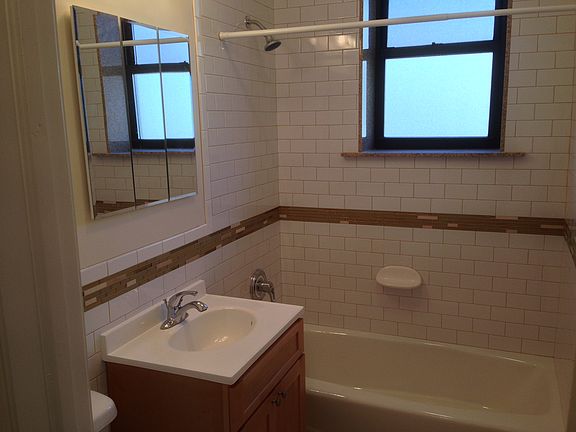5th image of 2460 28th St #3B