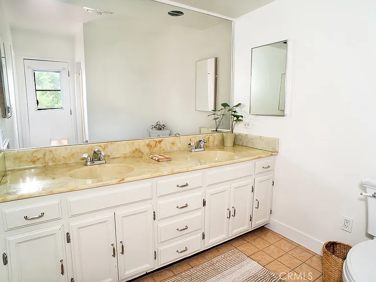 17249 Raymer St — Photo 13