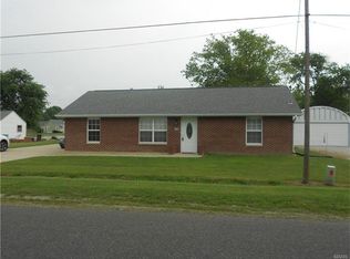 108 N 7th St, New Douglas, IL 62074