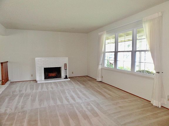 4th image of 857 Russet Dr