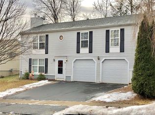 30 Falcon Ln, Meriden, CT 06451