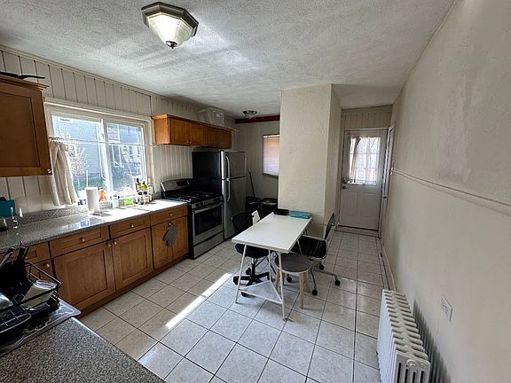 2nd image of 227 Boston Ave #3