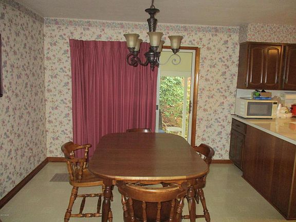 3rd image of 1411 Pinecrest Dr