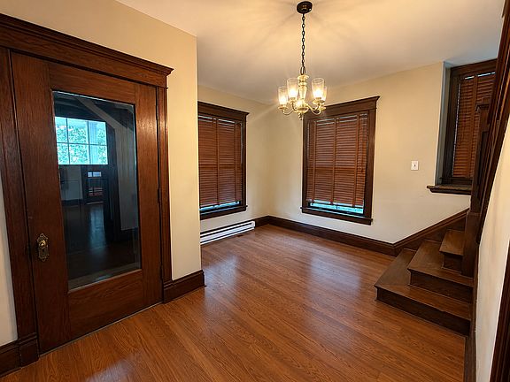 4th image of 722 S Chestnut St
