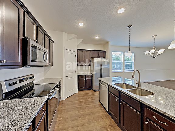 5th image of 2429 Park Ave