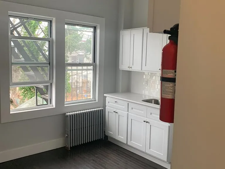 376 Lincoln Ave #2 — Photo 3