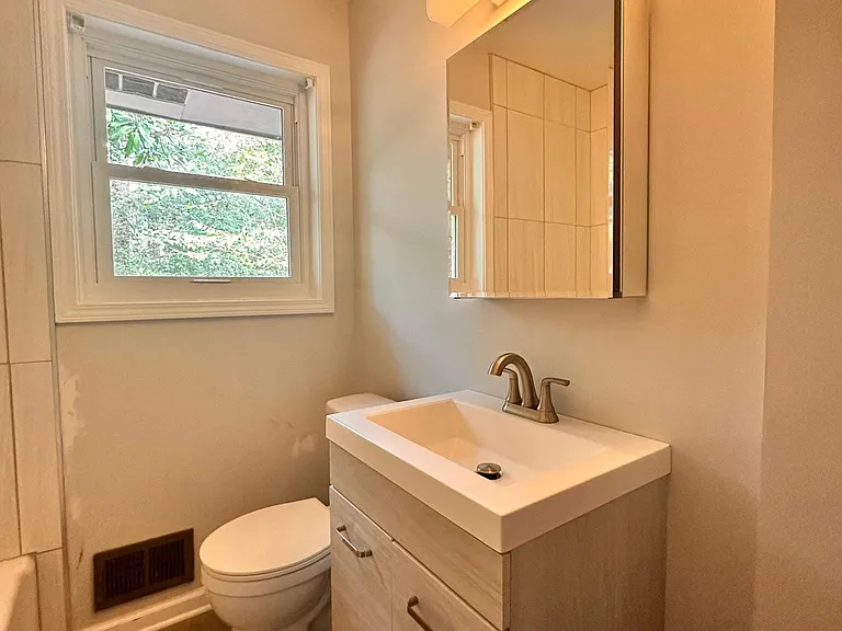 2149 Arlington Ave NE — Photo 6